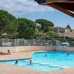 בית נופש Bastidon Paisible Dans Avec Piscine