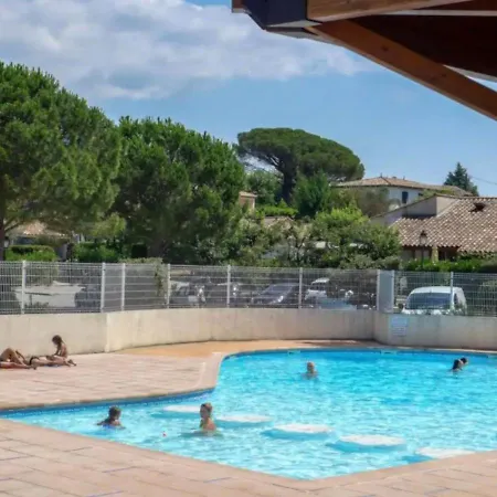 بيت للعطل Bastidon Paisible Dans Avec Piscine