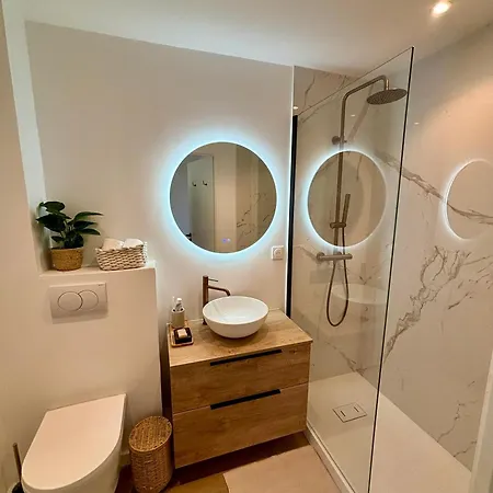 Bastidon Paisible Dans Avec Piscine