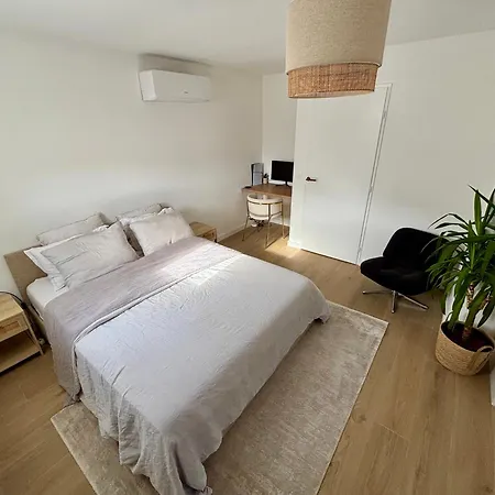 Bastidon Paisible Dans Avec Piscine * Fréjus