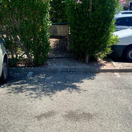 בית נופש Bastidon Paisible Dans Avec Piscine *