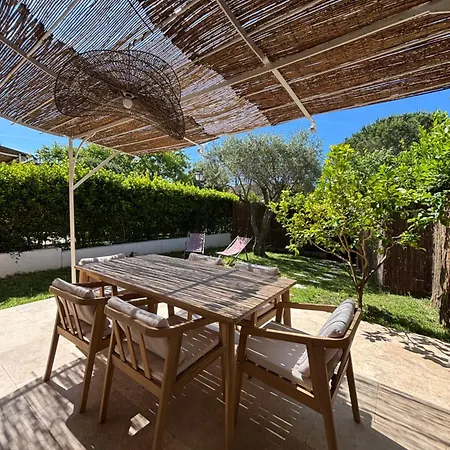 Bastidon Paisible Dans Avec Piscine Fréjus