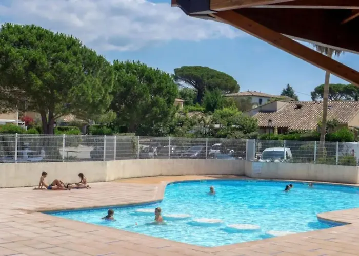 Prázdninový dům Bastidon Paisible Dans Avec Piscine