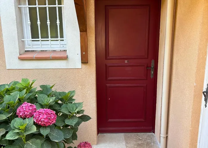 Holiday home Bastidon Paisible Dans Avec Piscine