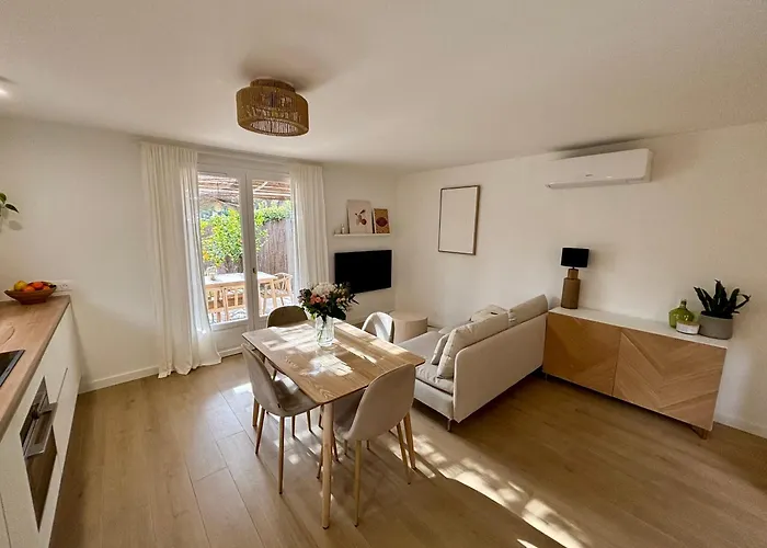 Holiday home Bastidon Paisible Dans Avec Piscine Frejus