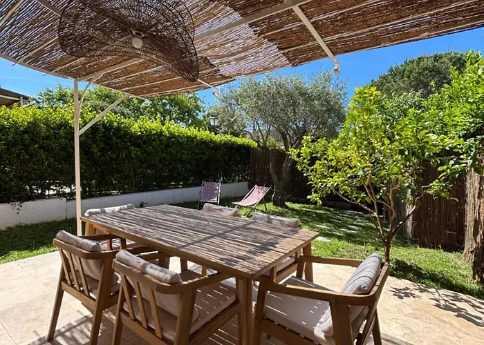 Bastidon Paisible Dans Avec Piscine Fréjus